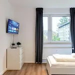 Budgetroom 3 Bedroom Perfect For Teams