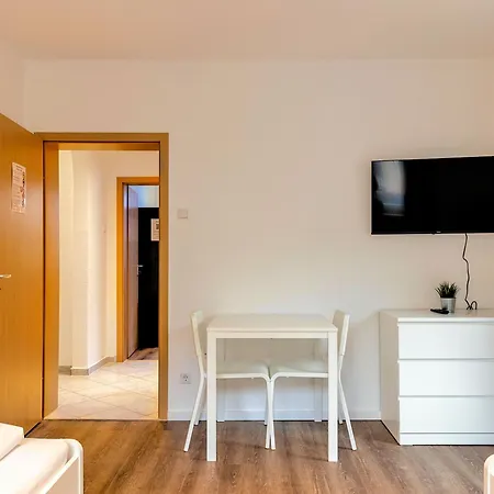 Budgetroom 3 Bedroom Perfect For Teams Apartment