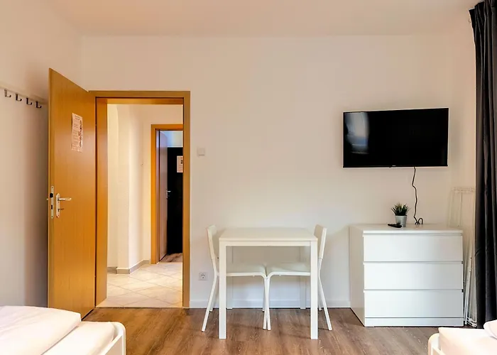 Budgetroom 3 Bedroom Perfect For Teams Apartment