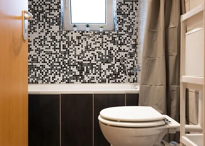 Budgetroom 3 Bedroom Perfect For Teams Apartment